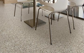 Nadčasově krásné vinylové podlahy s dekory Terrazzo