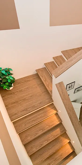 Vinylové schody Silent Step a podlaha v jednom designu